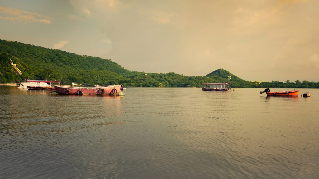 famous lakes in Udaipur